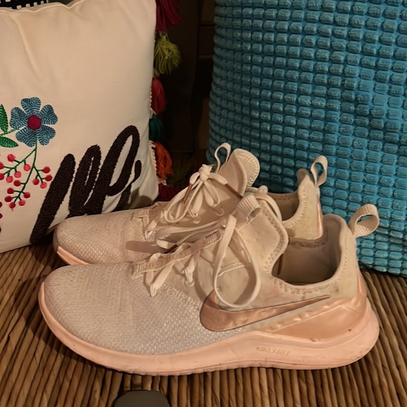 White & Light pink Nike shoes - Picture 3 of 3